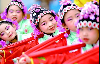 在“美”中体验生命的情感——全国第一套中小学《美育》读本带来了什么